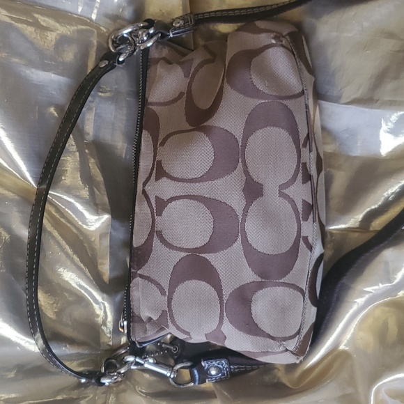 COACH LADIES HANDBAG OR SHOULDER BAG - Picture 7 of 10